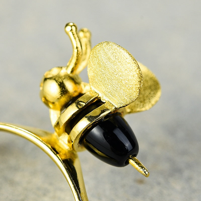 The Honey bee ring - Style's Bug